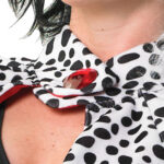 CRUELLA DE VIL DELUXE WOMENS EVIL MADAME HALLOWEEN COSTUME DRESS (101 DALMATIONS) - Image 2