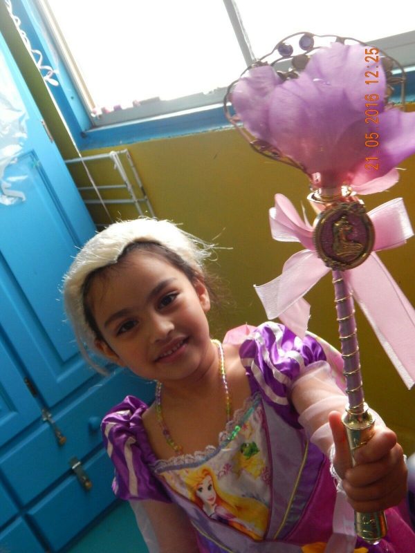 Disney RAPUNZEL Jewel Flashing light up flower wand TANGLED NWT Disney Store - Image 6